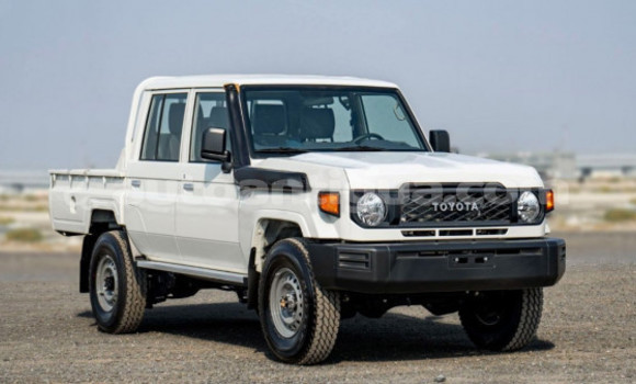 Buy Used Toyota Land Cruiser White Car in St John's in Antigua Buy Used Toyota Land Cruiser White Car in St John's in Antigua