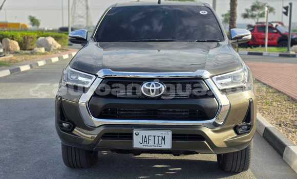 Buy Used Toyota Hilux Green Car in Import - Dubai in Antigua