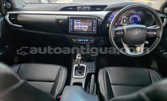 Buy Used Toyota Hilux Green Car in Import - Dubai in Antigua Buy Used Toyota Hilux Green Car in Import - Dubai in Antigua