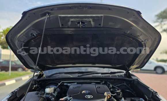 Buy Used Toyota Hilux Green Car in Import - Dubai in Antigua Buy Used Toyota Hilux Green Car in Import - Dubai in Antigua