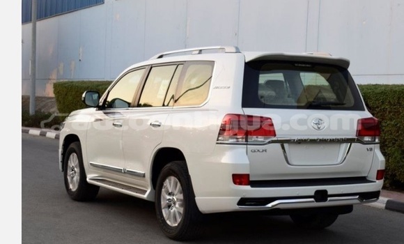 Buy Used Toyota Land Cruiser White Car in St John's in Antigua Buy Used Toyota Land Cruiser White Car in St John's in Antigua