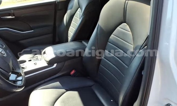 Buy Used Toyota Highlander White Car in St John's in Antigua Buy Used Toyota Highlander White Car in St John's in Antigua