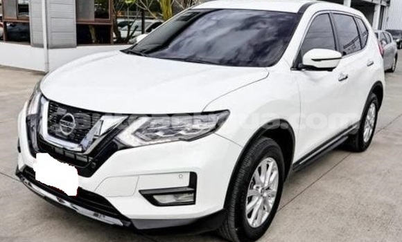 Buy Used Nissan X–Trail White Car in St John's in Antigua