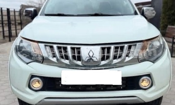Buy Used Mitsubishi L200 White Car in St John's in Antigua