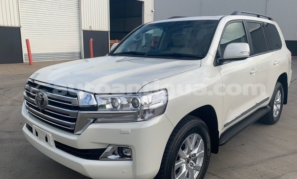 Buy Used Toyota Land Cruiser White Car in St John's in Antigua