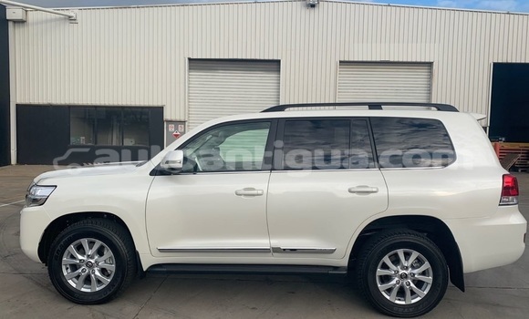 Buy Used Toyota Land Cruiser White Car in St John's in Antigua Buy Used Toyota Land Cruiser White Car in St John's in Antigua