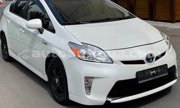 Buy Used Toyota Prius White Car in St John's in Antigua