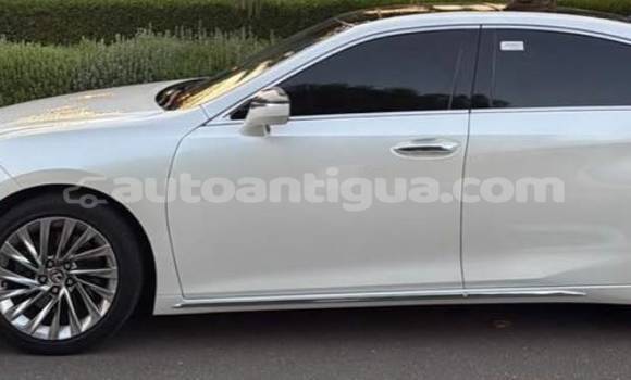 Buy Used Lexus ES White Car in St John's in Antigua Buy Used Lexus ES White Car in St John's in Antigua
