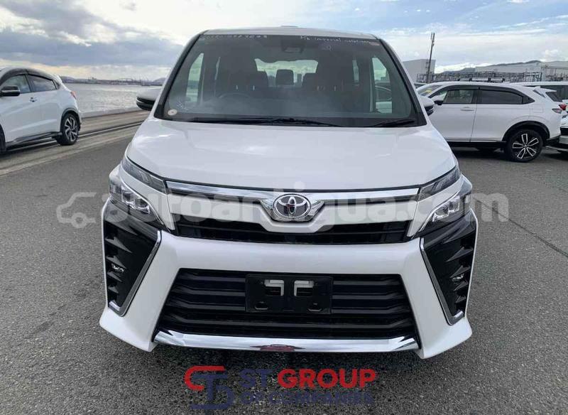 Big with watermark toyota voxy antigua import dubai 4869