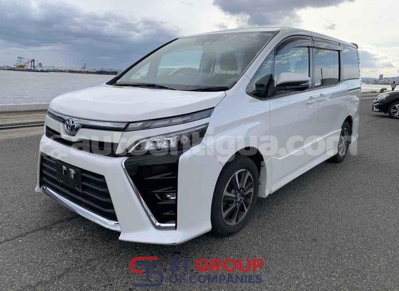 Big with watermark toyota voxy antigua import dubai 4869