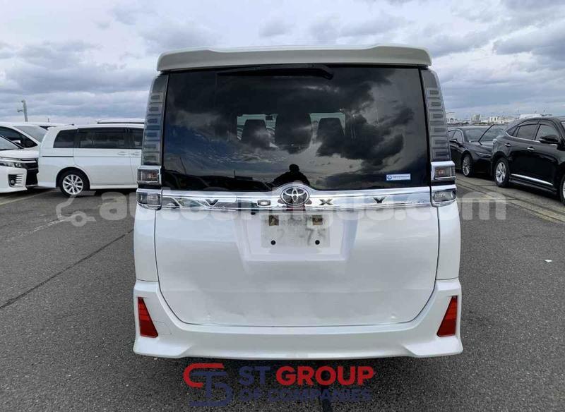 Big with watermark toyota voxy antigua import dubai 4869
