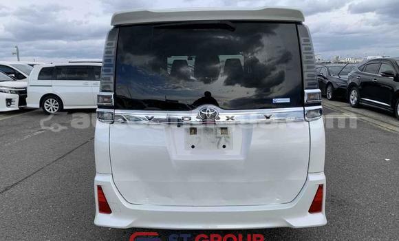 Buy Used Toyota Voxy White Car in Import - Dubai in Antigua Buy Used Toyota Voxy White Car in Import - Dubai in Antigua