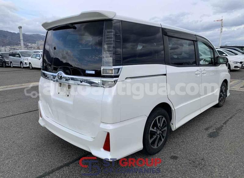 Big with watermark toyota voxy antigua import dubai 4869