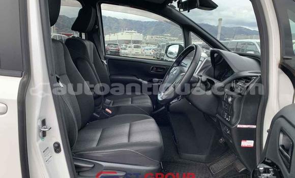 Buy Used Toyota Voxy White Car in Import - Dubai in Antigua Buy Used Toyota Voxy White Car in Import - Dubai in Antigua