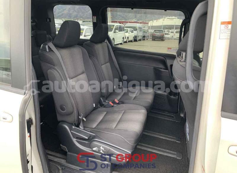 Big with watermark toyota voxy antigua import dubai 4869