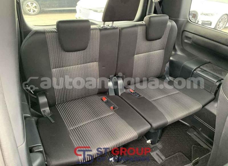 Big with watermark toyota voxy antigua import dubai 4869