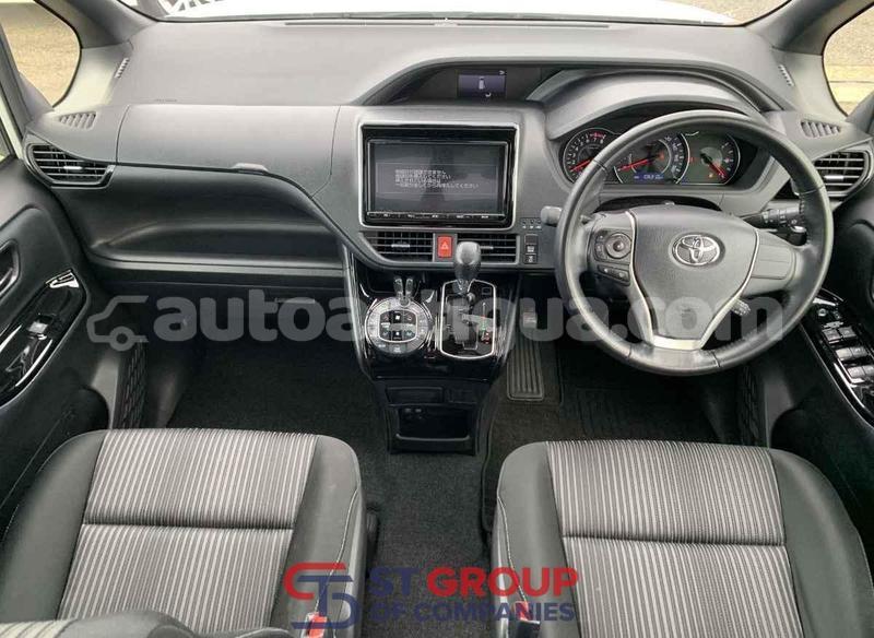 Big with watermark toyota voxy antigua import dubai 4869