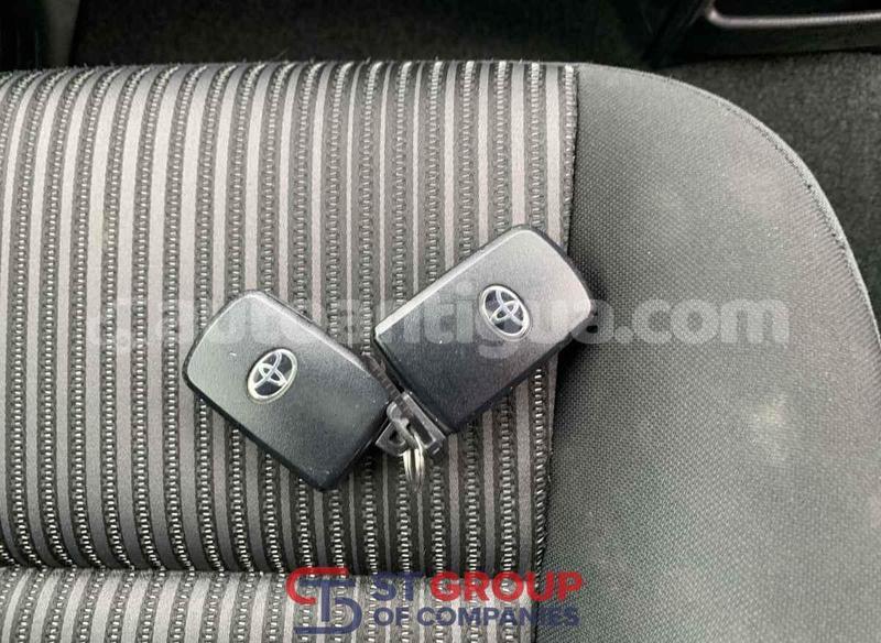 Big with watermark toyota voxy antigua import dubai 4869