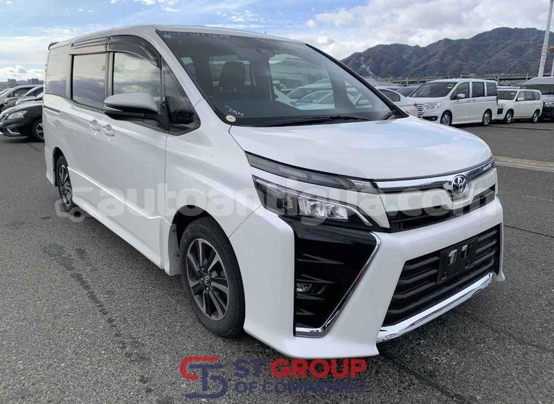Big with watermark toyota voxy antigua import dubai 4869