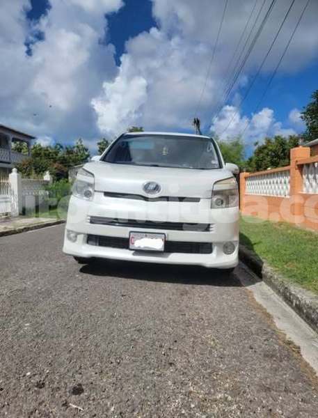 Big with watermark toyota voxy antigua all saints 4884