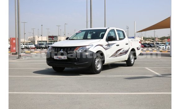 Buy Import Mitsubishi L200 White Car in Import - Dubai in Antigua