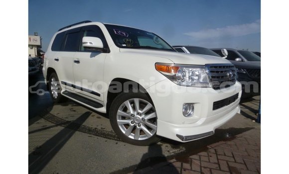 Buy Import Toyota Land Cruiser White Car in Import - Dubai in Antigua Buy Import Toyota Land Cruiser White Car in Import - Dubai in Antigua