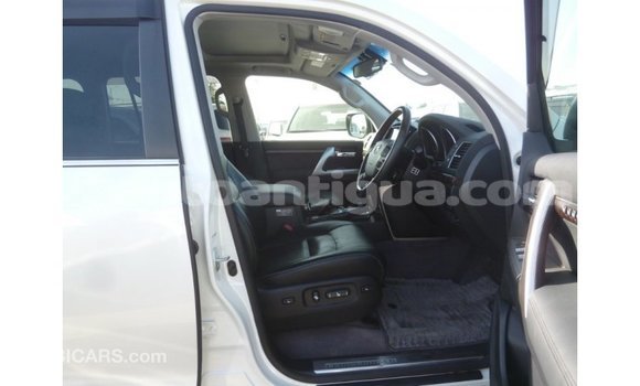 Buy Import Toyota Land Cruiser White Car in Import - Dubai in Antigua Buy Import Toyota Land Cruiser White Car in Import - Dubai in Antigua