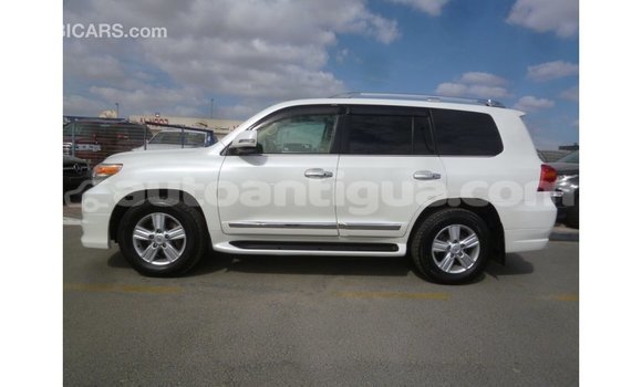 Buy Import Toyota Land Cruiser White Car in Import - Dubai in Antigua Buy Import Toyota Land Cruiser White Car in Import - Dubai in Antigua