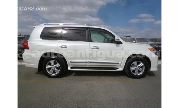 Buy Import Toyota Land Cruiser White Car in Import - Dubai in Antigua Buy Import Toyota Land Cruiser White Car in Import - Dubai in Antigua