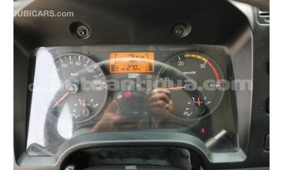 Buy Import Mitsubishi L400 White Truck in Import - Dubai in Antigua