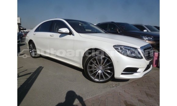 Buy Import Mercedes-Benz 190 (W201) White Car in Import - Dubai in Antigua