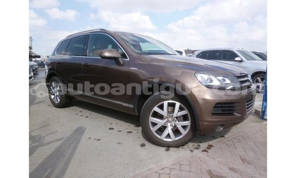 Buy Import Volkswagen Touareg Brown Car in Import - Dubai in Antigua