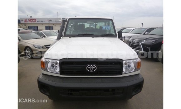 Buy Import Toyota Land Cruiser White Car in Import - Dubai in Antigua Buy Import Toyota Land Cruiser White Car in Import - Dubai in Antigua
