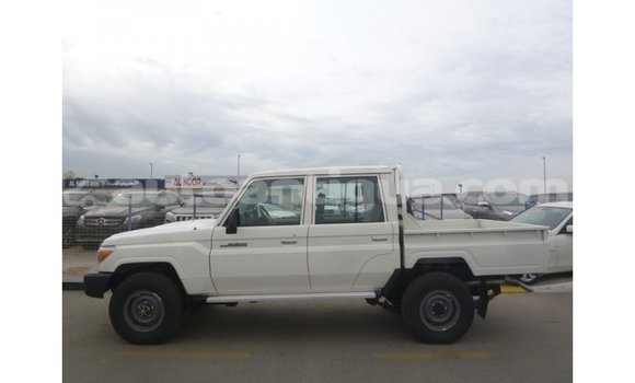 Buy Import Toyota Land Cruiser White Car in Import - Dubai in Antigua Buy Import Toyota Land Cruiser White Car in Import - Dubai in Antigua