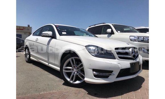 Buy Import Mercedes-Benz 190 (W201) White Car in Import - Dubai in Antigua