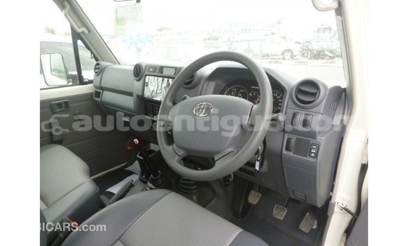Buy Import Toyota Land Cruiser White Car in Import - Dubai in Antigua Buy Import Toyota Land Cruiser White Car in Import - Dubai in Antigua