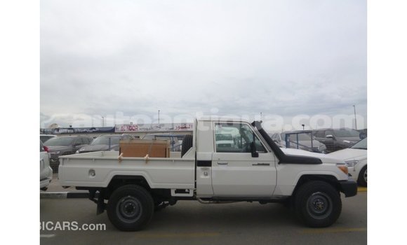 Buy Import Toyota Land Cruiser White Car in Import - Dubai in Antigua Buy Import Toyota Land Cruiser White Car in Import - Dubai in Antigua