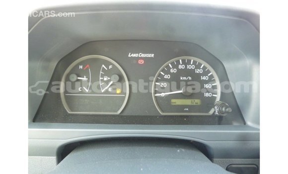 Buy Import Toyota Land Cruiser White Car in Import - Dubai in Antigua Buy Import Toyota Land Cruiser White Car in Import - Dubai in Antigua