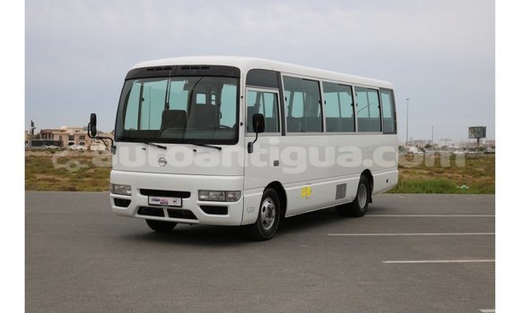 Buy Import Nissan Evalia White Truck in Import - Dubai in Antigua