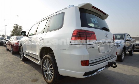 Buy Import Toyota Land Cruiser White Car in Import - Dubai in Antigua Buy Import Toyota Land Cruiser White Car in Import - Dubai in Antigua