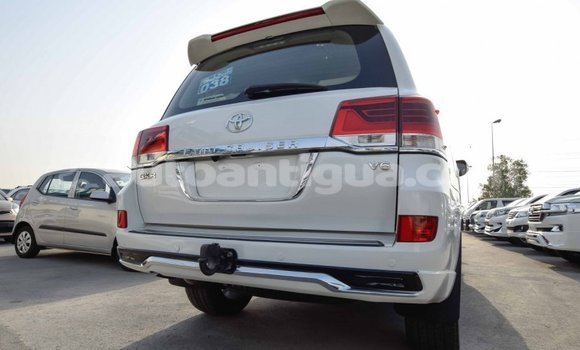 Buy Import Toyota Land Cruiser White Car in Import - Dubai in Antigua Buy Import Toyota Land Cruiser White Car in Import - Dubai in Antigua