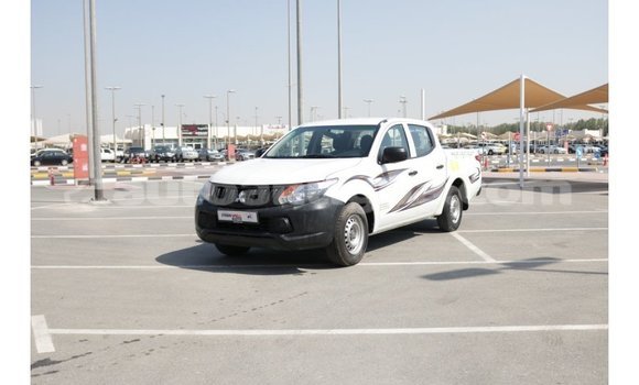 Buy Import Mitsubishi L200 White Car in Import - Dubai in Antigua