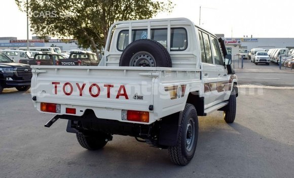 Buy Import Toyota Land Cruiser White Car in Import - Dubai in Antigua Buy Import Toyota Land Cruiser White Car in Import - Dubai in Antigua