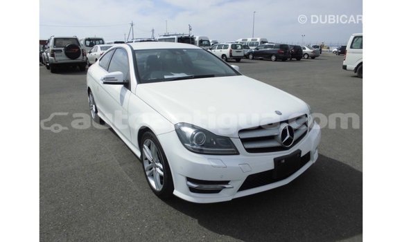 Buy Import Mercedes-Benz 190 (W201) White Car in Import - Dubai in Antigua Buy Import Mercedes-Benz 190 (W201) White Car in Import - Dubai in Antigua