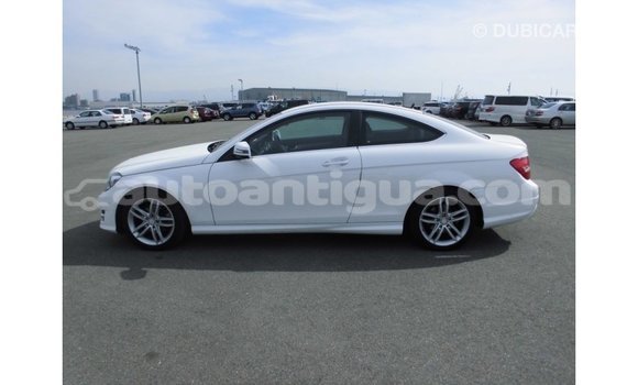 Buy Import Mercedes-Benz 190 (W201) White Car in Import - Dubai in Antigua Buy Import Mercedes-Benz 190 (W201) White Car in Import - Dubai in Antigua