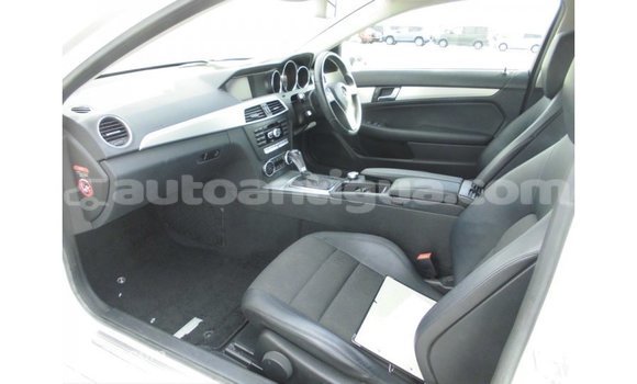 Buy Import Mercedes-Benz 190 (W201) White Car in Import - Dubai in Antigua Buy Import Mercedes-Benz 190 (W201) White Car in Import - Dubai in Antigua