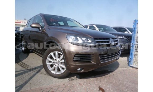 Buy Import Volkswagen Touareg Brown Car in Import - Dubai in Antigua